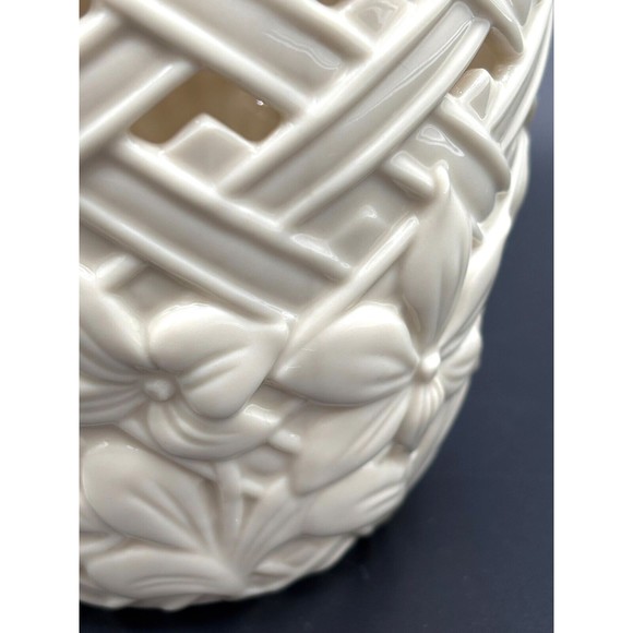 Classic Lenox Pineapple Box for Potpourri Porcelain with Sculptured Latticework - Picture 11 of 16